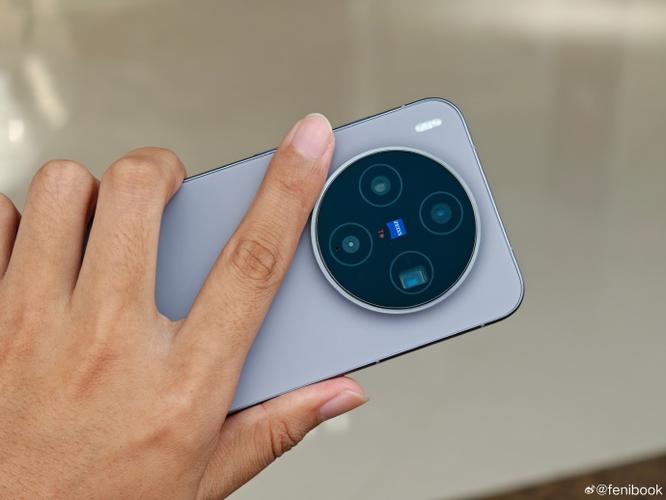 vivox30的小v在哪里