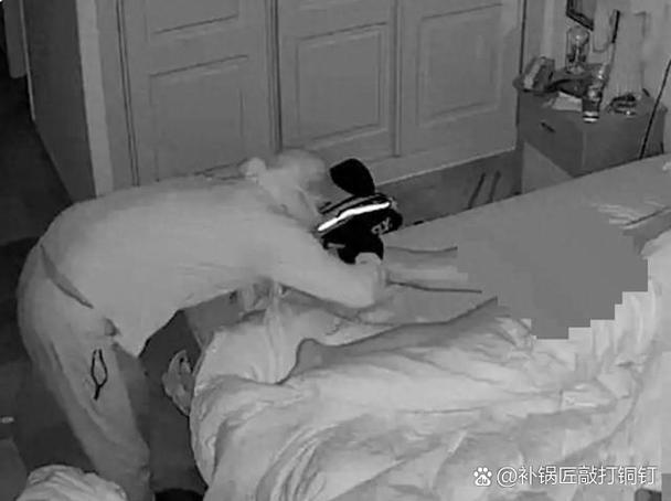 半夜偷偷看外面有人家要警惕