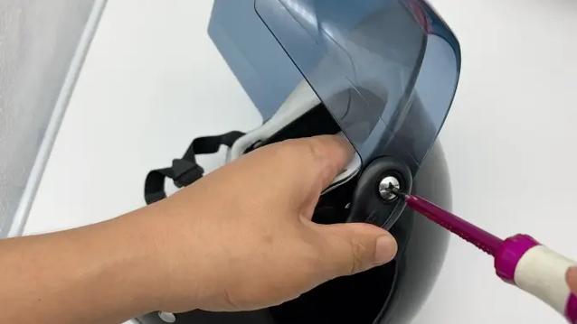 各种头盔镜片安装缩略图
