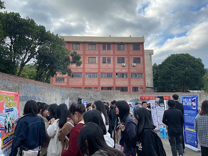 仰恩大学管理学院官网图标