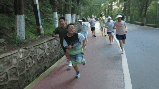 起床跑步了动态图片截图