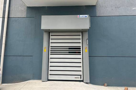 车库卷帘门暂停时下滑