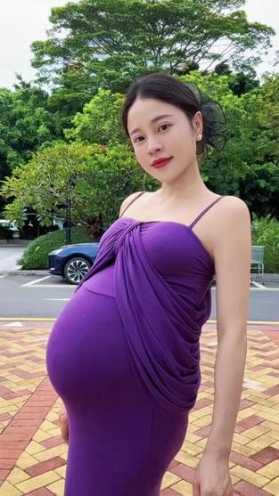 肚子非常大的孕妇图片截图
