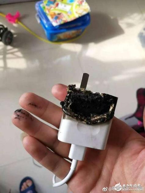 充电器一晚上不拔会起火吗游戏截图