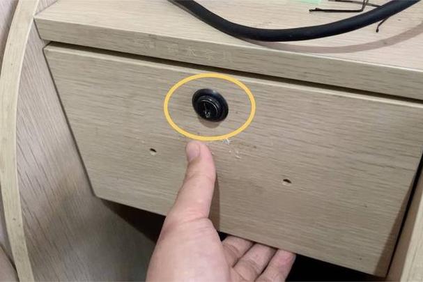 办公室抽屉锁钥匙丢了怎么开