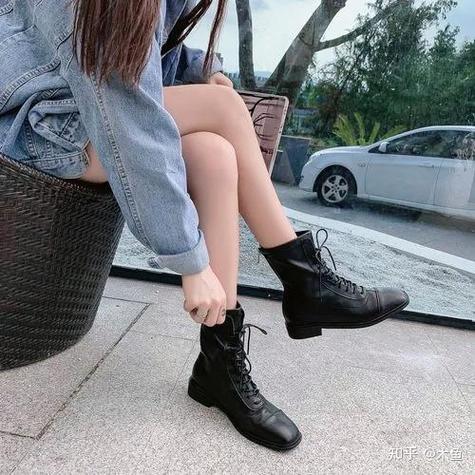 闻女朋友穿了一天靴子的臭脚