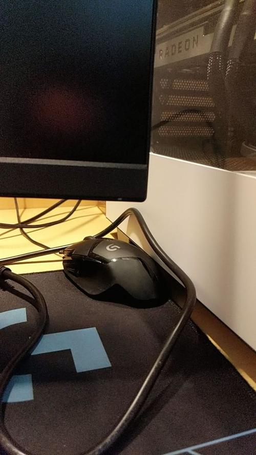 电脑插电源指示灯不亮