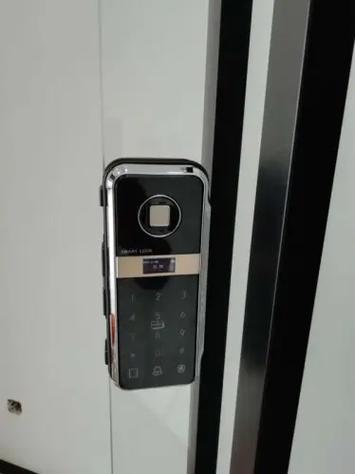 玻璃门指纹锁重启
