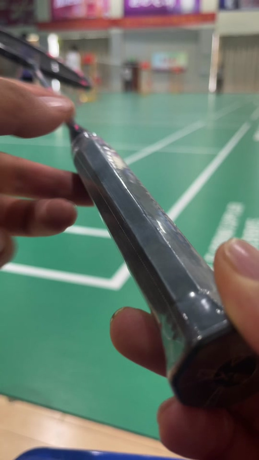 羽毛球拍需要把原来的塑料膜撕掉吗