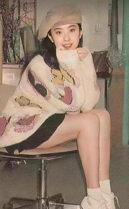 王祖贤的早期泳装写真