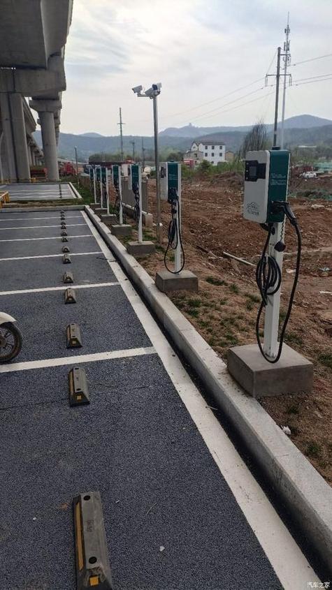去附近的充电桩