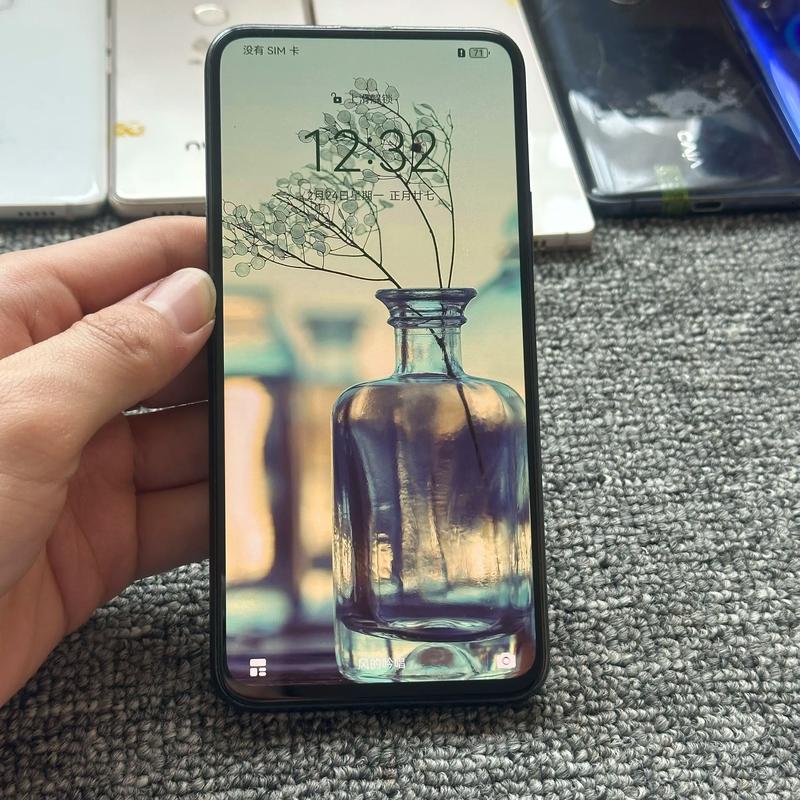 荣耀magic2两千多值得买吗