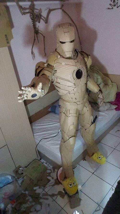纸箱做的钢铁侠图标