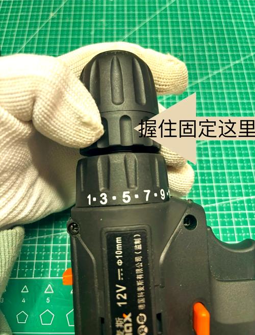 得伟手电钻夹头怎么拆