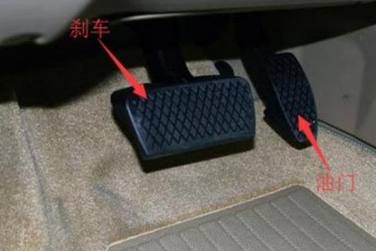骑车捏左刹还是右刹好
