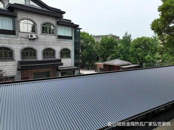 铝瓦下雨声音大吗
