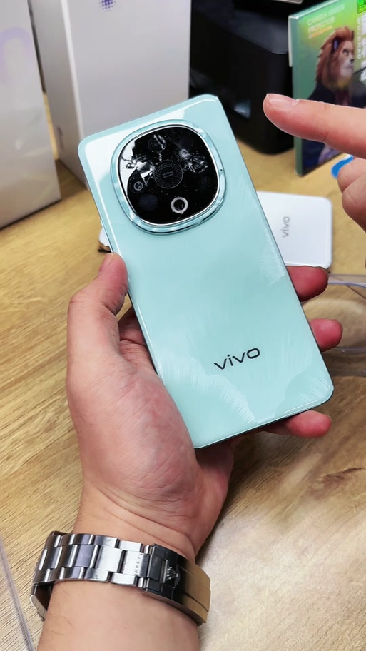 vivo摄像头在中间的是什么型号