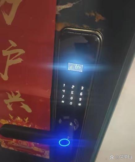 钥匙锁换指纹锁需要换门吗?