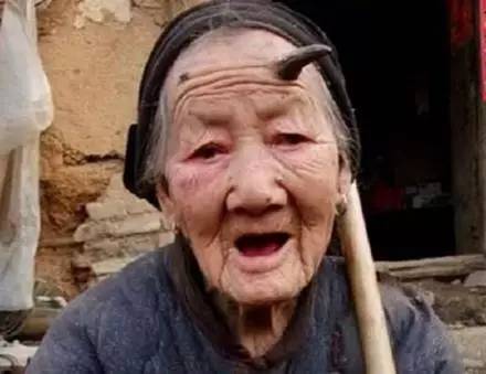 《头上长犄角》原唱