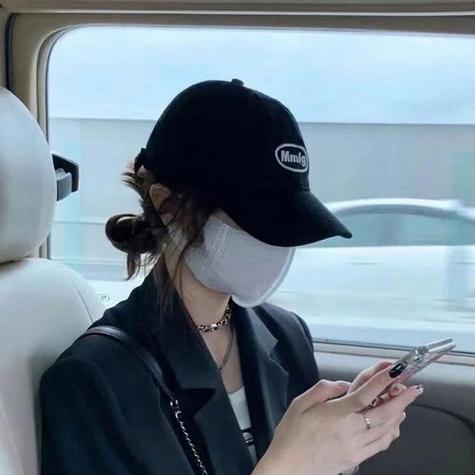 女生戴帽子