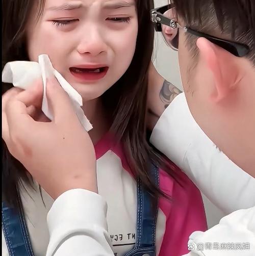爸爸二婚女儿唱哭全场