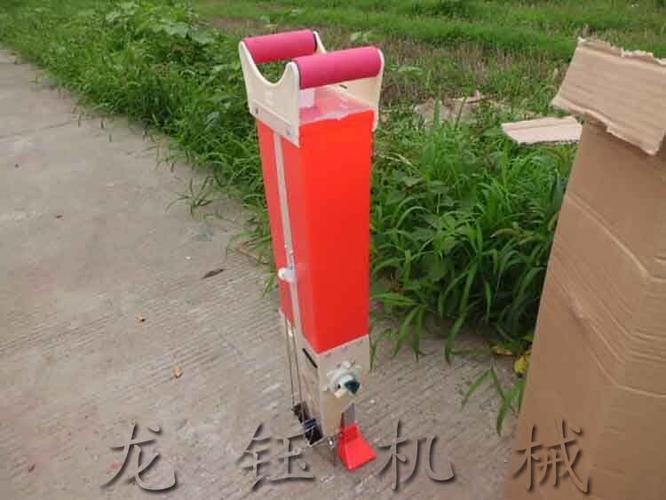 手提玉米播种机