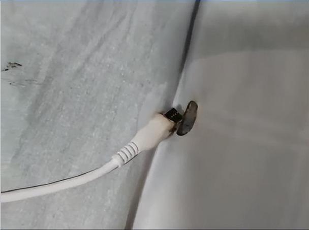为什么充电线突然烧了游戏截图