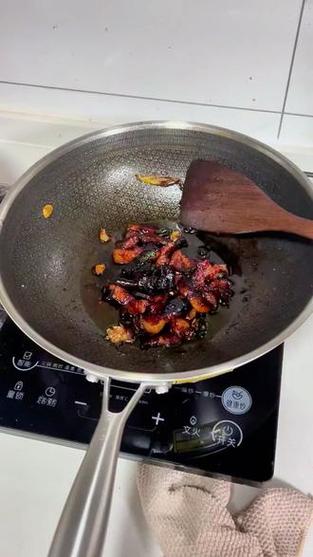 菜糊锅底了没糊的地方能吃吗