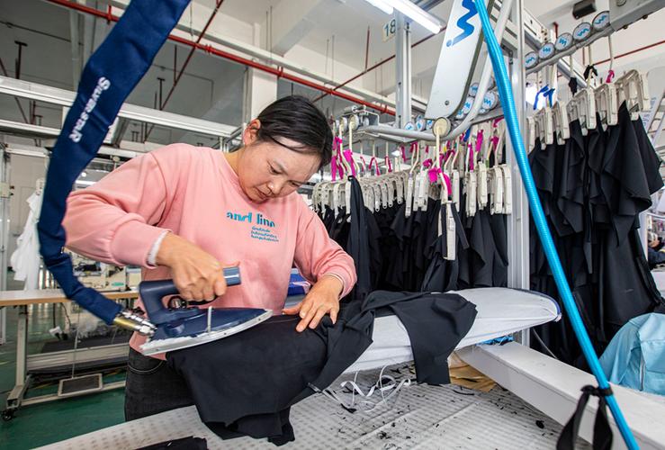 服装厂烫衣服视频教程