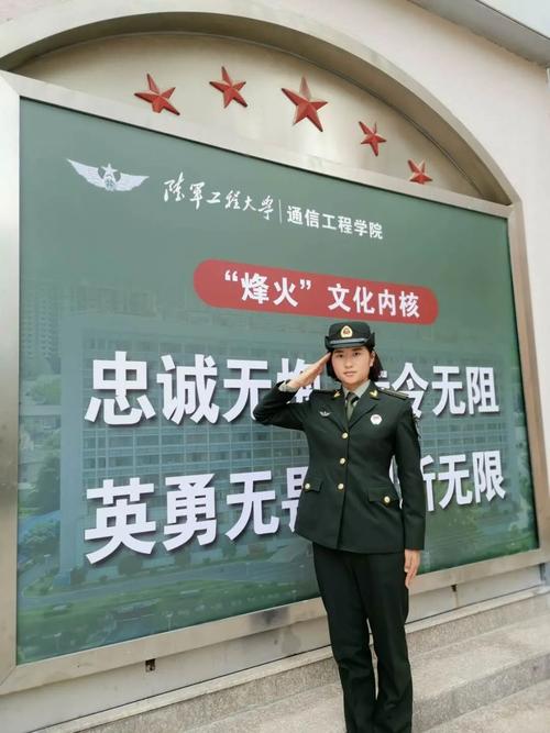 小偷玩武警少尉排长简介