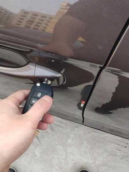 车钥匙开不了车门也发动不了车