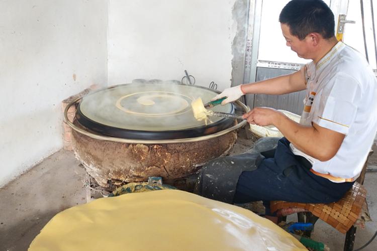农村手工摊煎饼视频