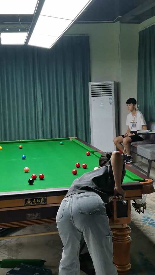 做斯诺克缩略图