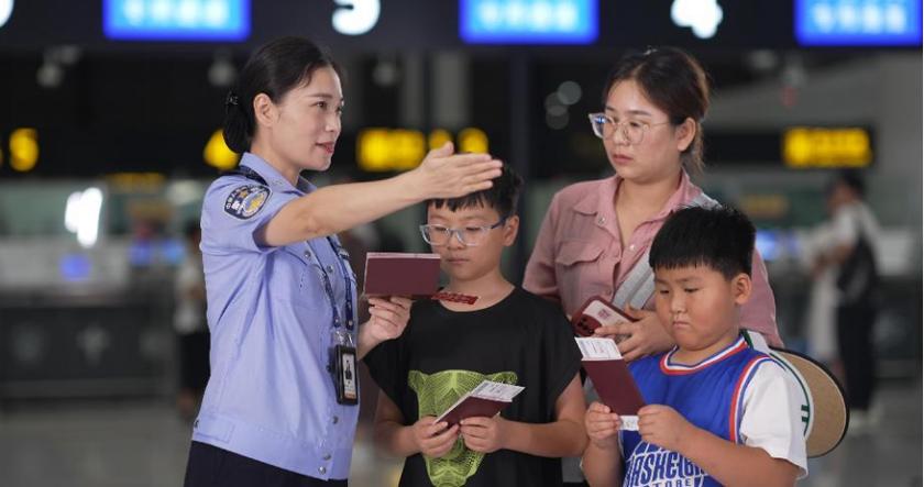 警察抓了人不知道关哪里怎么办