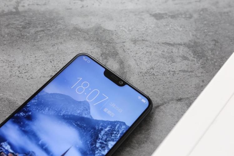 vivoy85有前置柔光灯吗