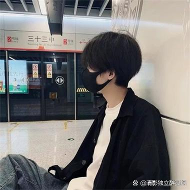 男人频繁换头像暗示什么