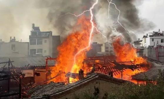 五雷咒和落雷符哪个伤害高