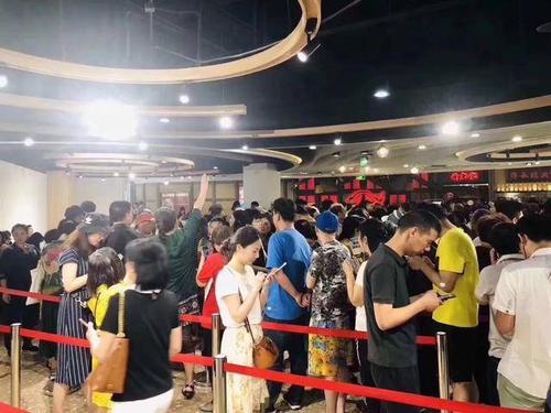 哥老官几点开始排队