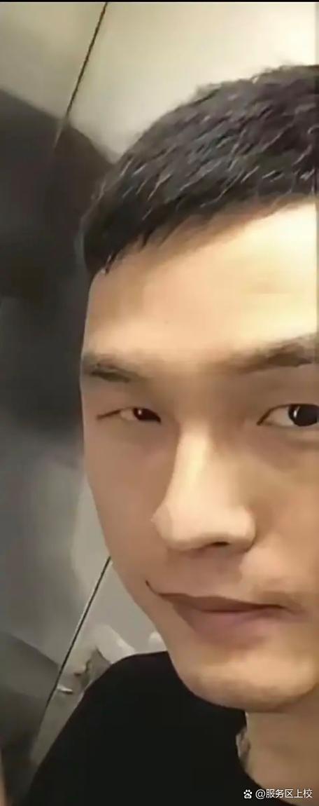 我的脸上有你的坚信是什么歌