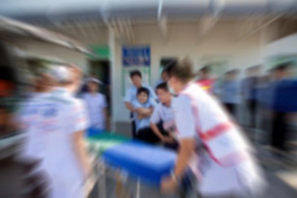 120为什么不帮忙抬人