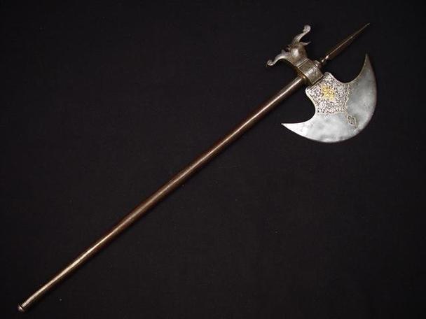 主角武器是一把斧子的小说,武功叫斧