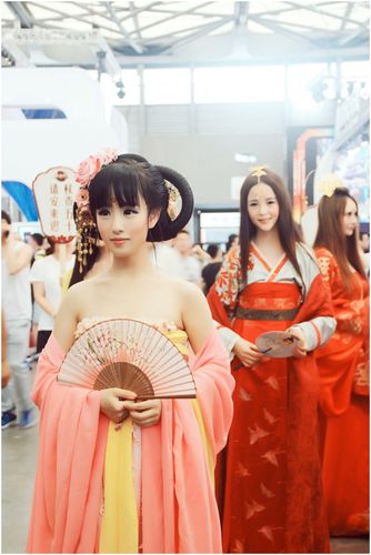 熹妃传华服大赛明星评委截图