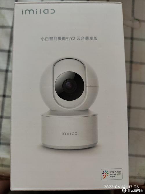 监控摄像头旁边有个白色盒子