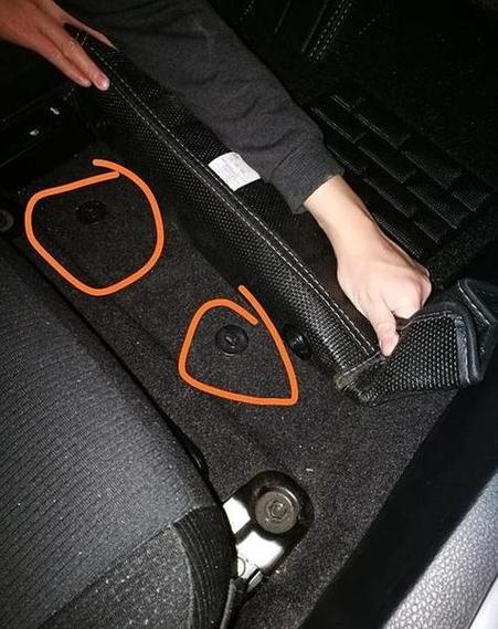 汽车脚垫怎么放