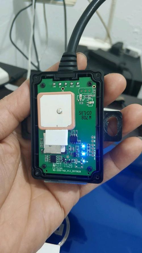 雅迪电动车定位器装在哪里