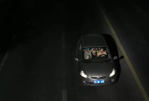 前置摄像头拍远景模糊