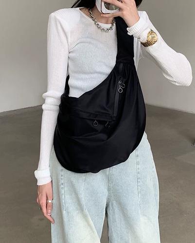 女人背斜挎包大忌截图