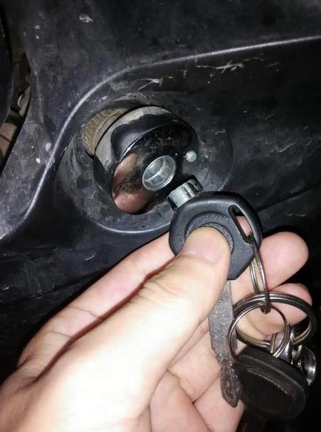 电动车钥匙插不到底怎么回事