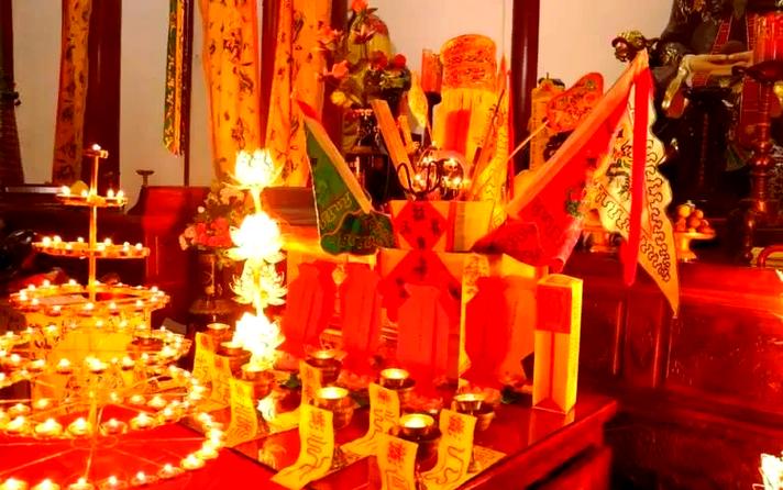 供仙神为什么用红色的灯