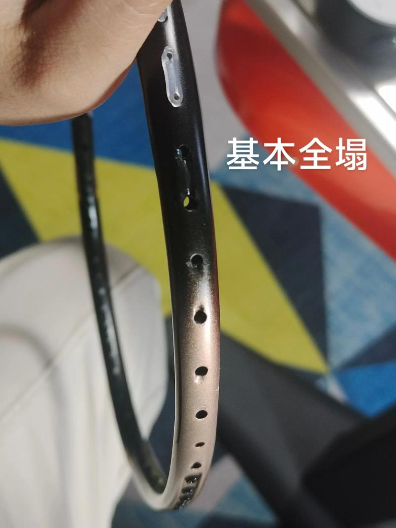 羽毛球拍被拉线师拉变形